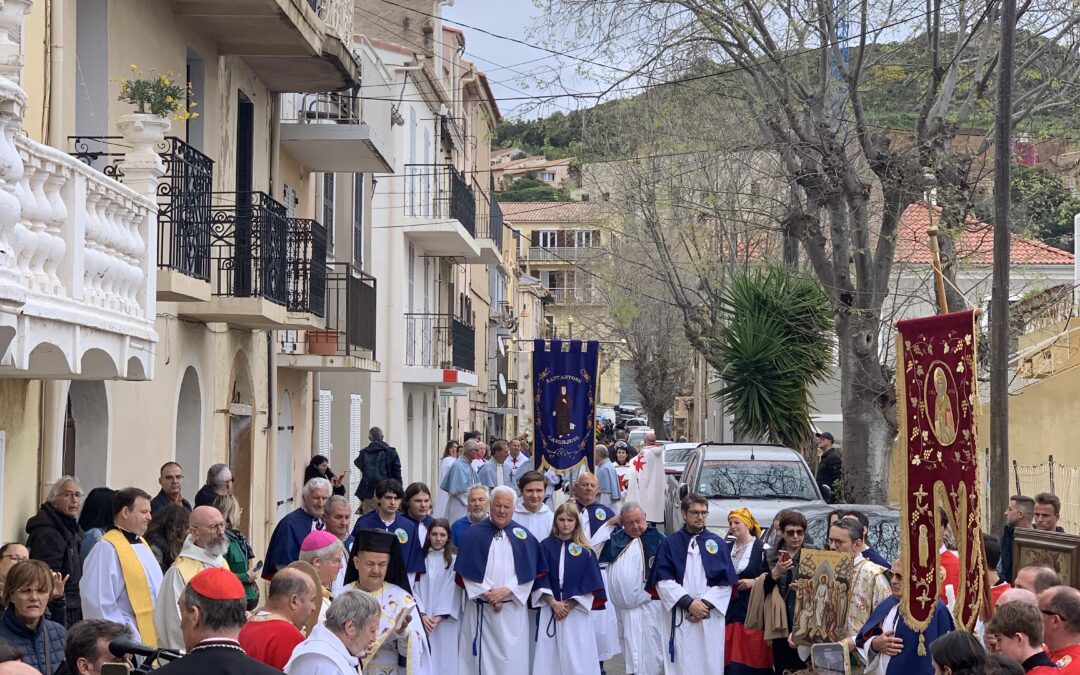 Pâques 2025 à Cargèse : une tradition vivante entre rite latin et rite grec
